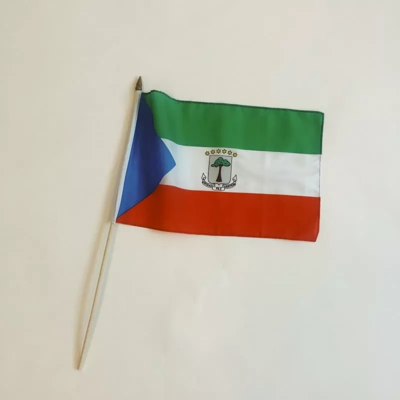 Ekvatorialguinea Tyg Flagga på Träpinne, 30x45 cm