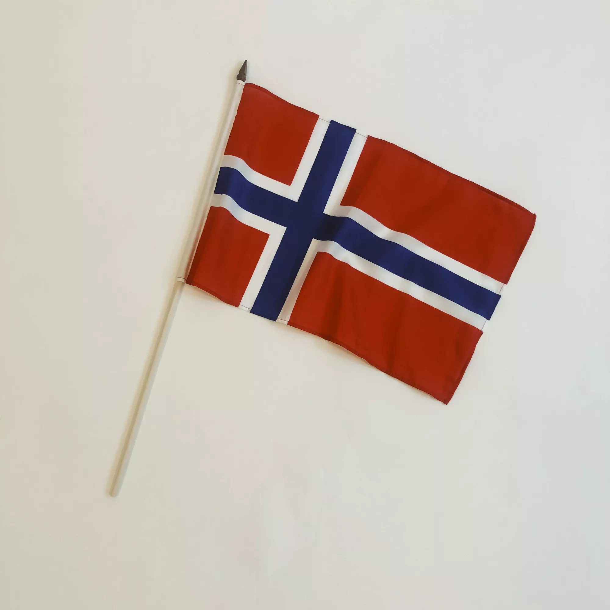 Norges  flagga på pinne
